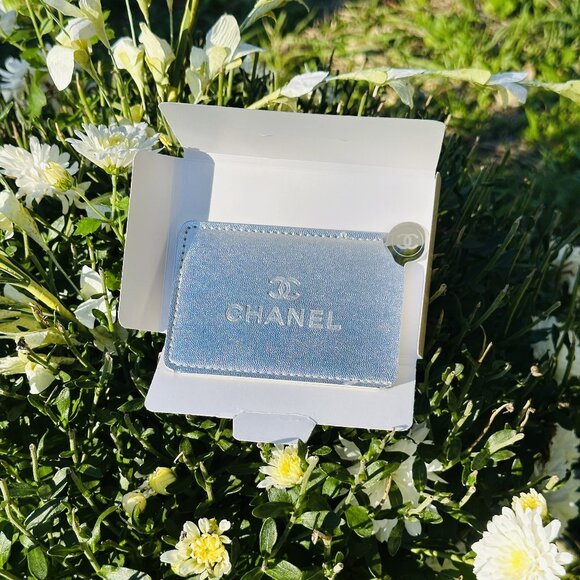 Chanel Beauty Pocket Mirror & Leather Card Holder Silver - Picture 9 of 10